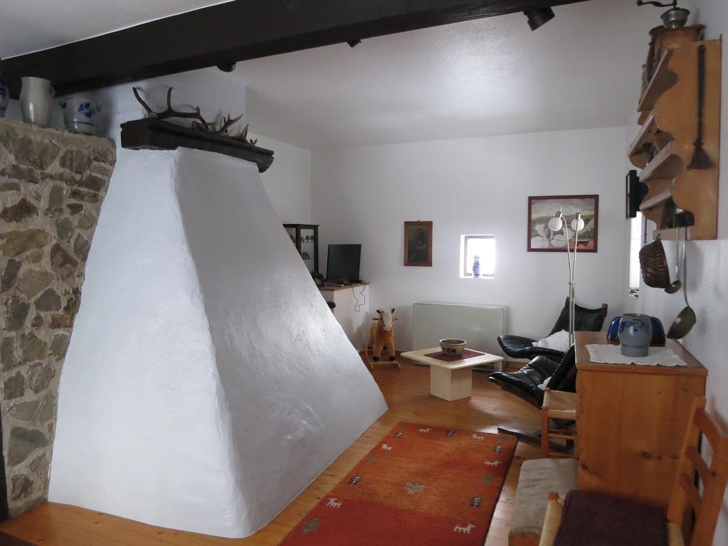 Ferienwohnungen Haus Hinneres Schalkenmehren Room photo
